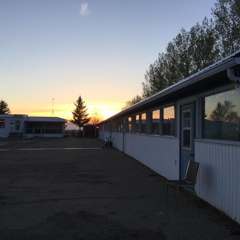 Raval Paradise Motel And Rv Park Youngstown Buitenkant foto