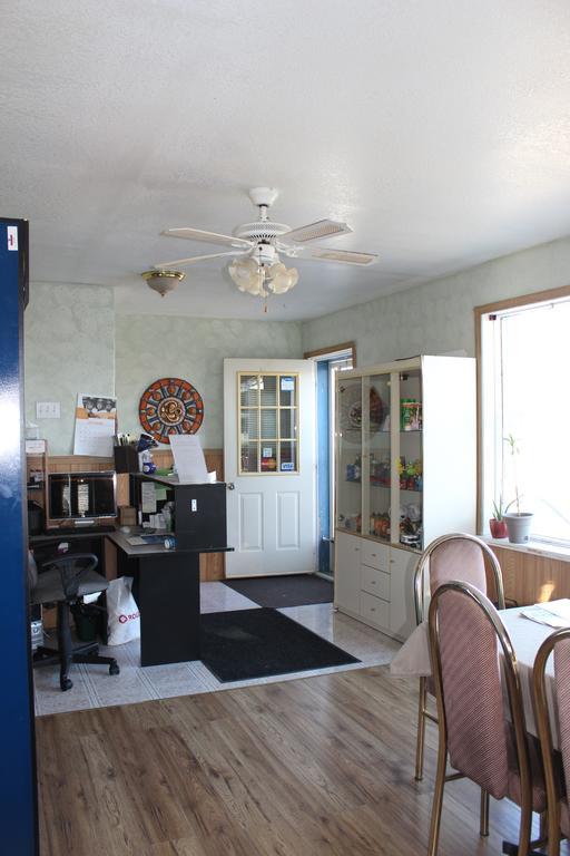 Raval Paradise Motel And Rv Park Youngstown Buitenkant foto