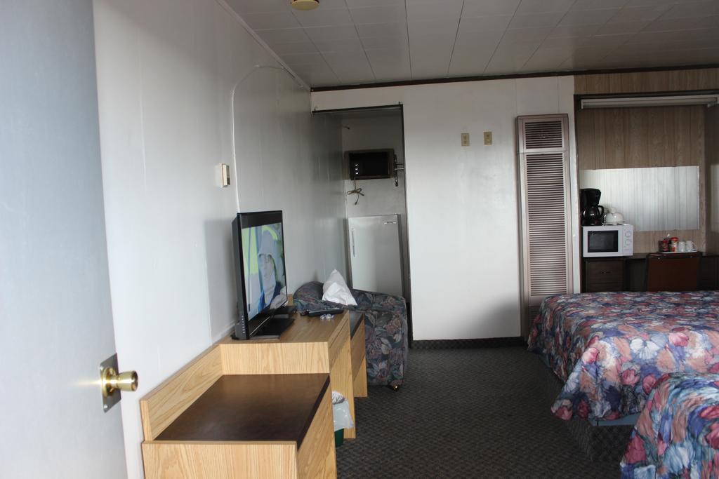 Raval Paradise Motel And Rv Park Youngstown Buitenkant foto