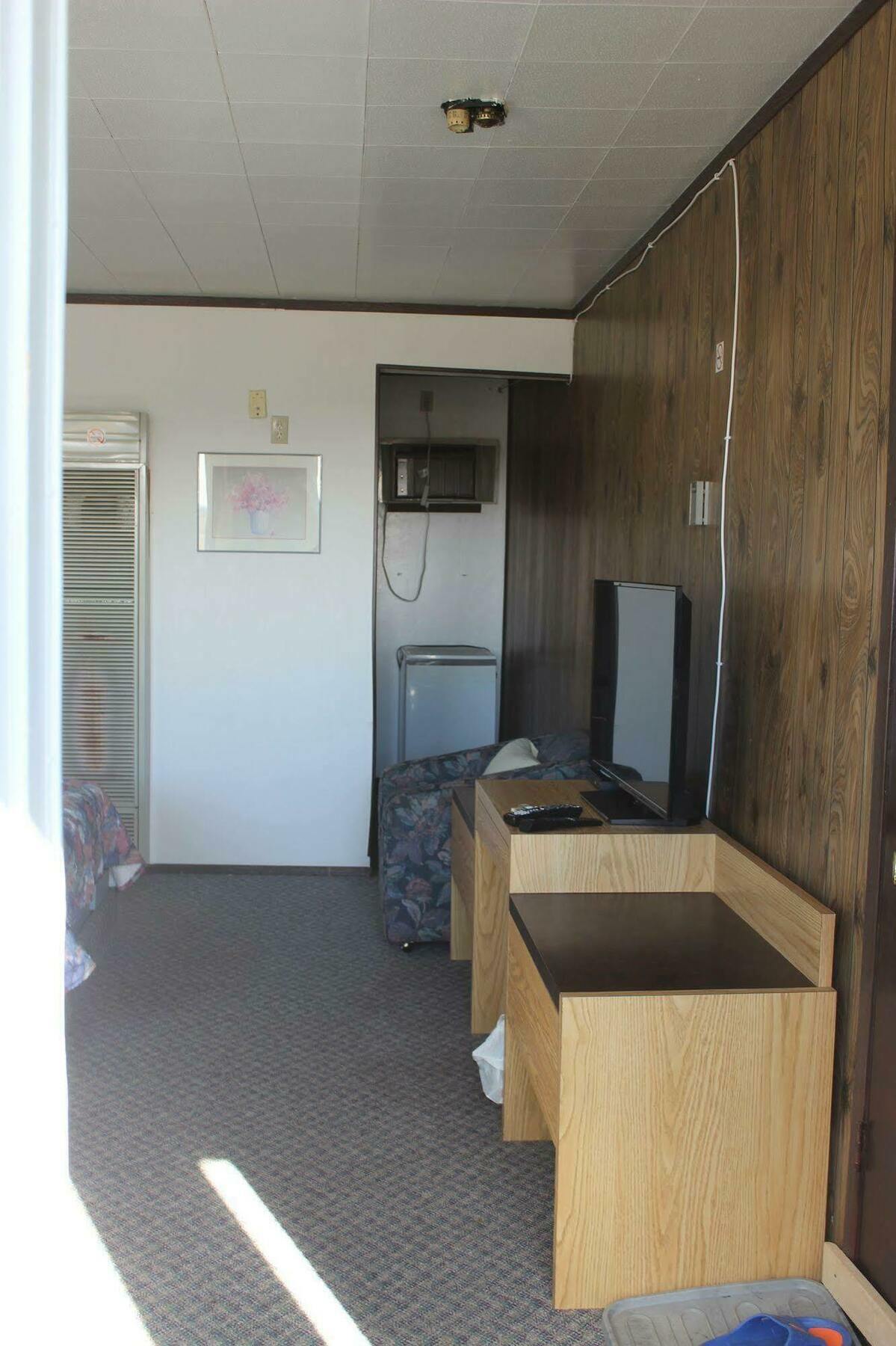 Raval Paradise Motel And Rv Park Youngstown Buitenkant foto