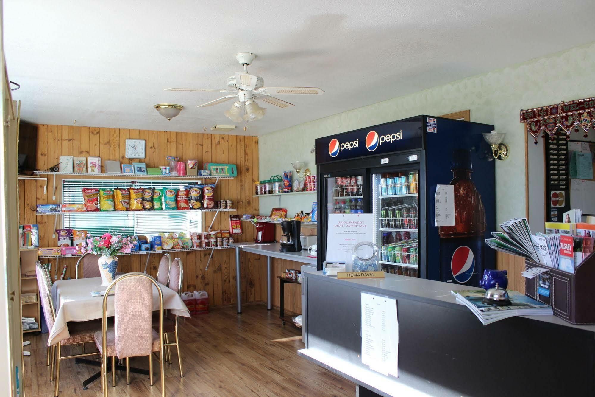 Raval Paradise Motel And Rv Park Youngstown Buitenkant foto